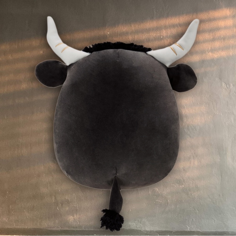 ❗️SOLD❗️𖤐🖤 Squishmallows Lake the Black Bull 𖤐 - Picture 3 of 8
